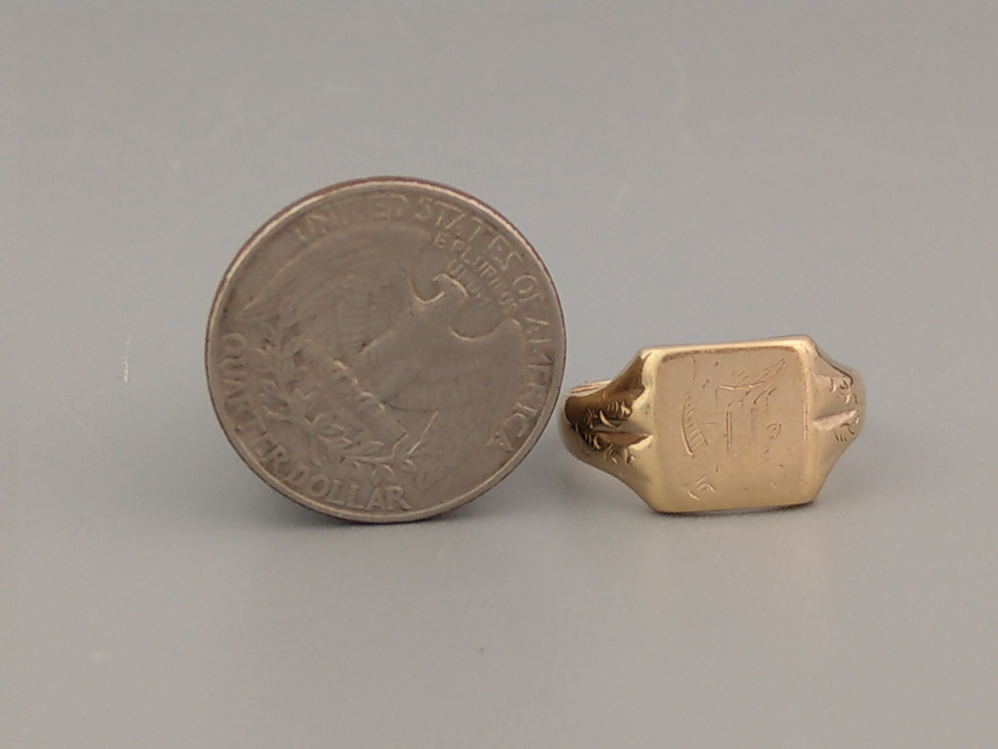 Antique 9ct gold signet ring, engraved with the letter, size T (UK) or 9.3/4 (US).