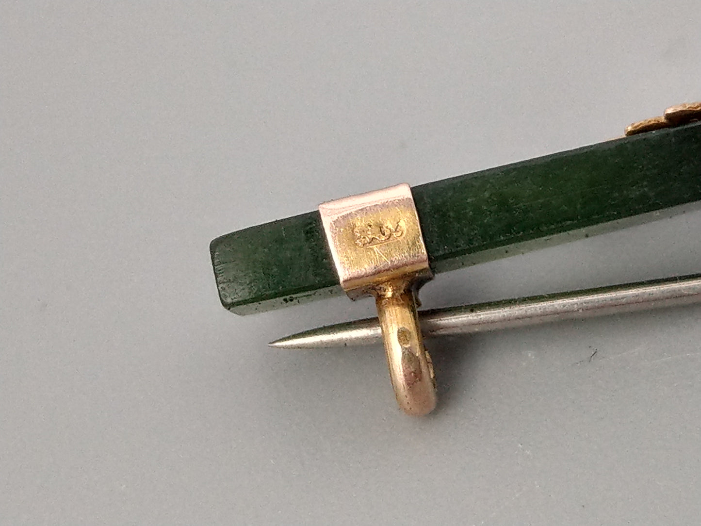 9ct gold New Zealand Jade bar Brooch with fern