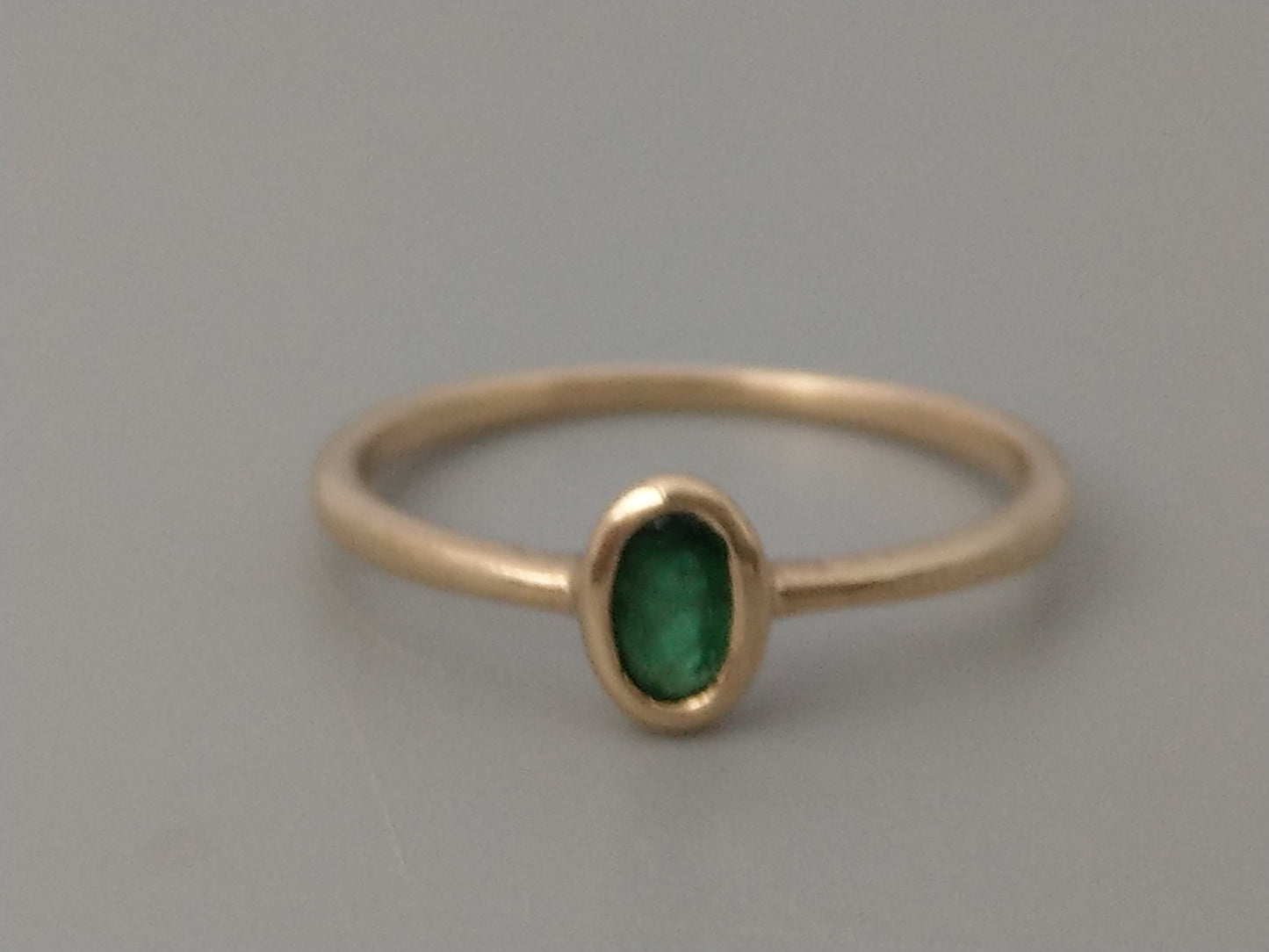 Vintage 9ct gold Delicate ring with Emerald oval cut