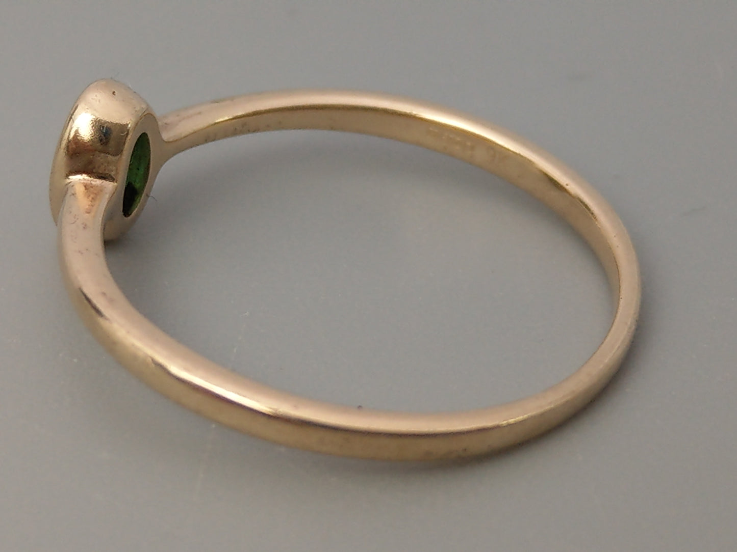 Vintage 9ct gold Delicate ring with Emerald oval cut