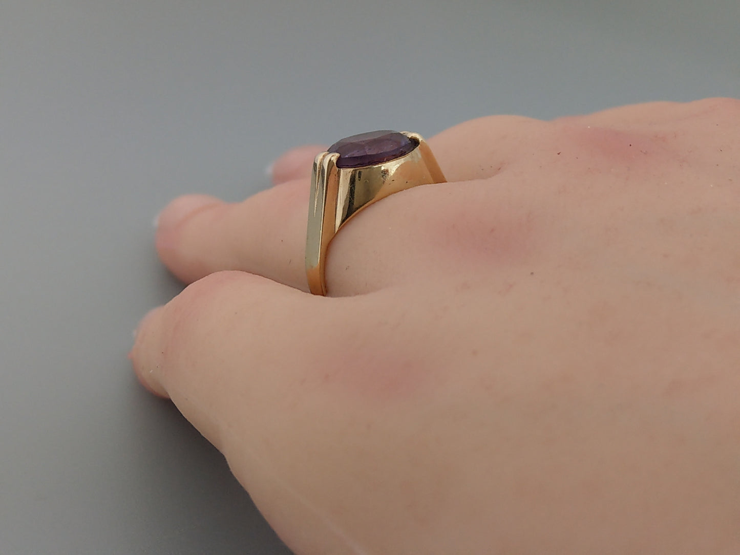 Large 9ct ring set with oval cut Amethyst