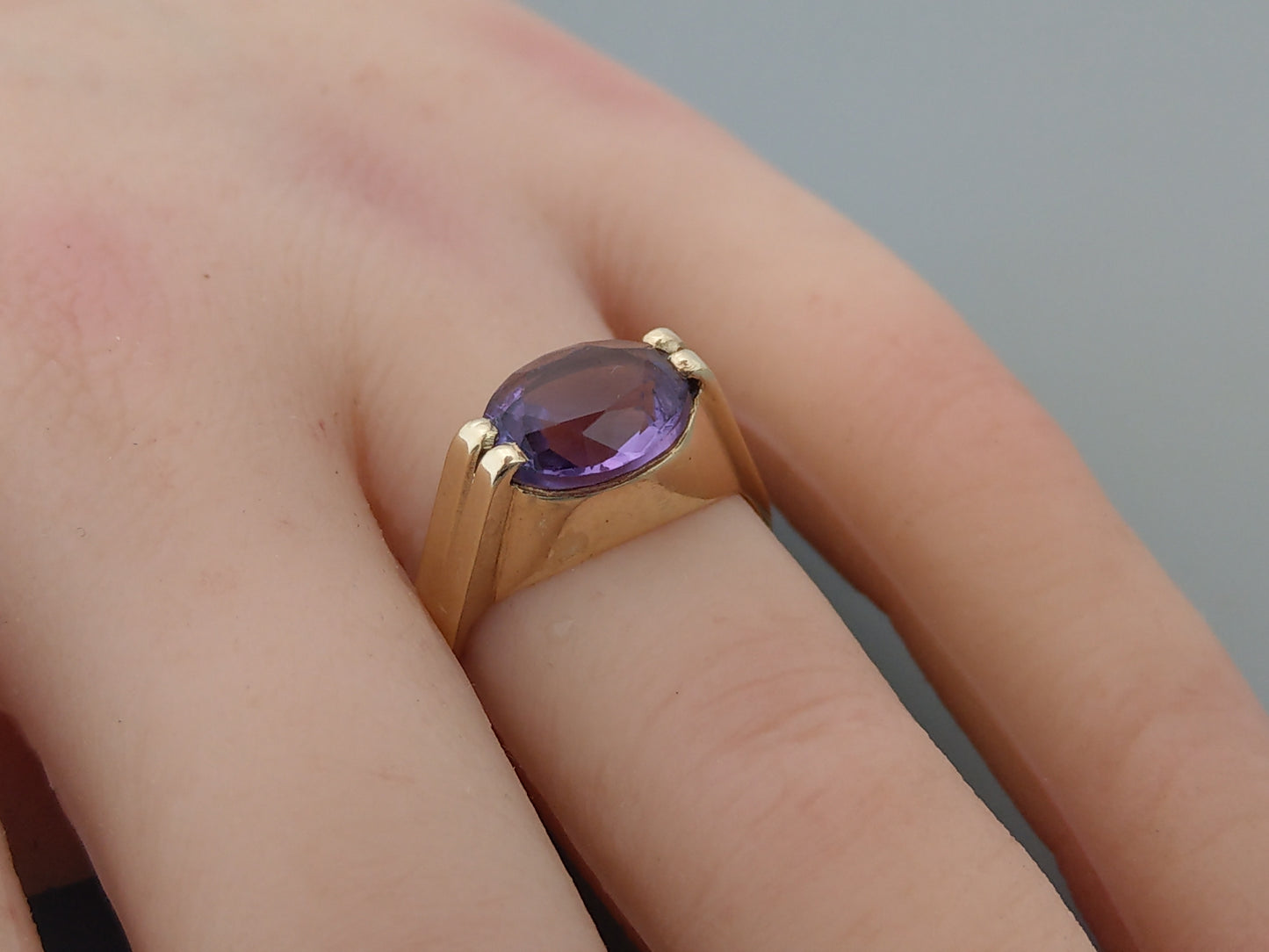 Large 9ct ring set with oval cut Amethyst