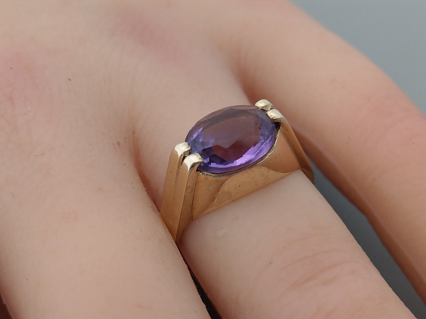 Large 9ct ring set with oval cut Amethyst