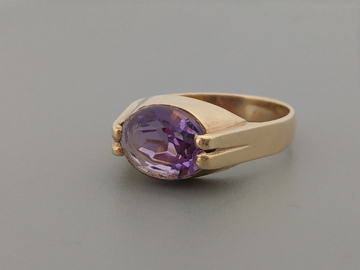 Large 9ct ring set with oval cut Amethyst