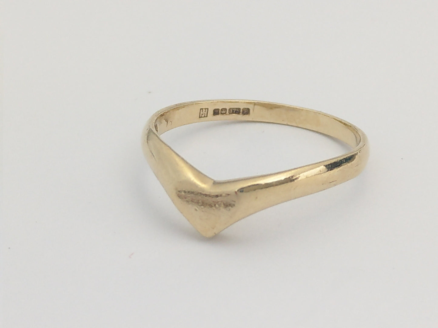 Simple 9ct Gold wishbone-heart signet band ring by DJ Hill