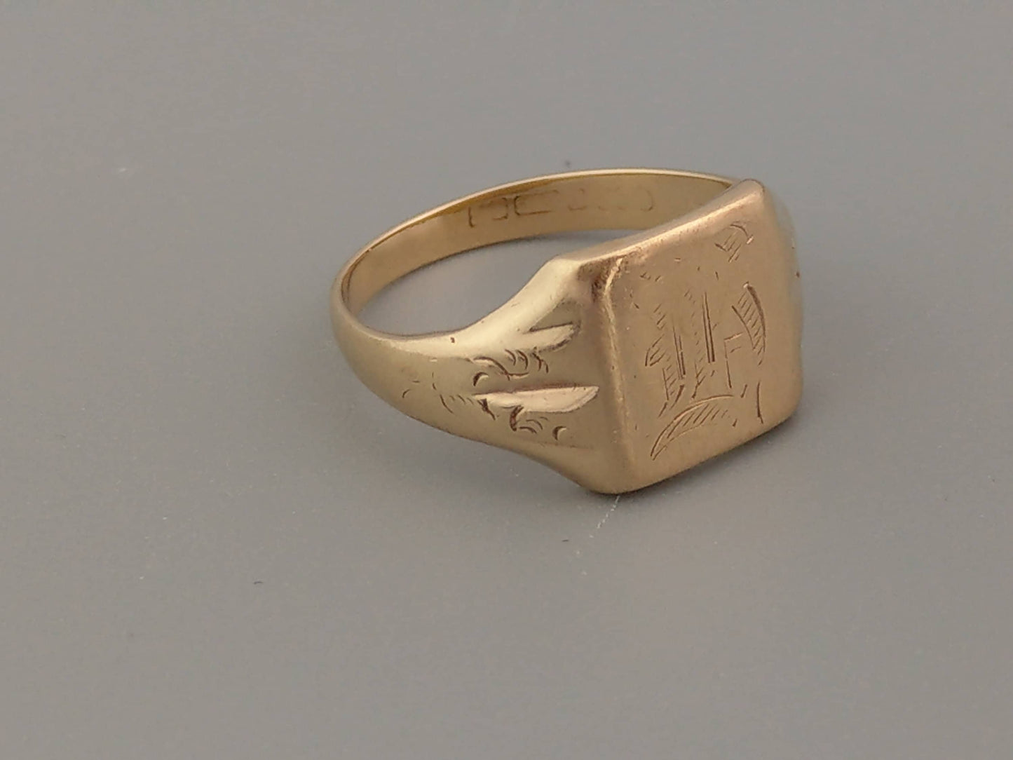 Antique 9ct gold signet ring, engraved with the letter, size T (UK) or 9.3/4 (US).