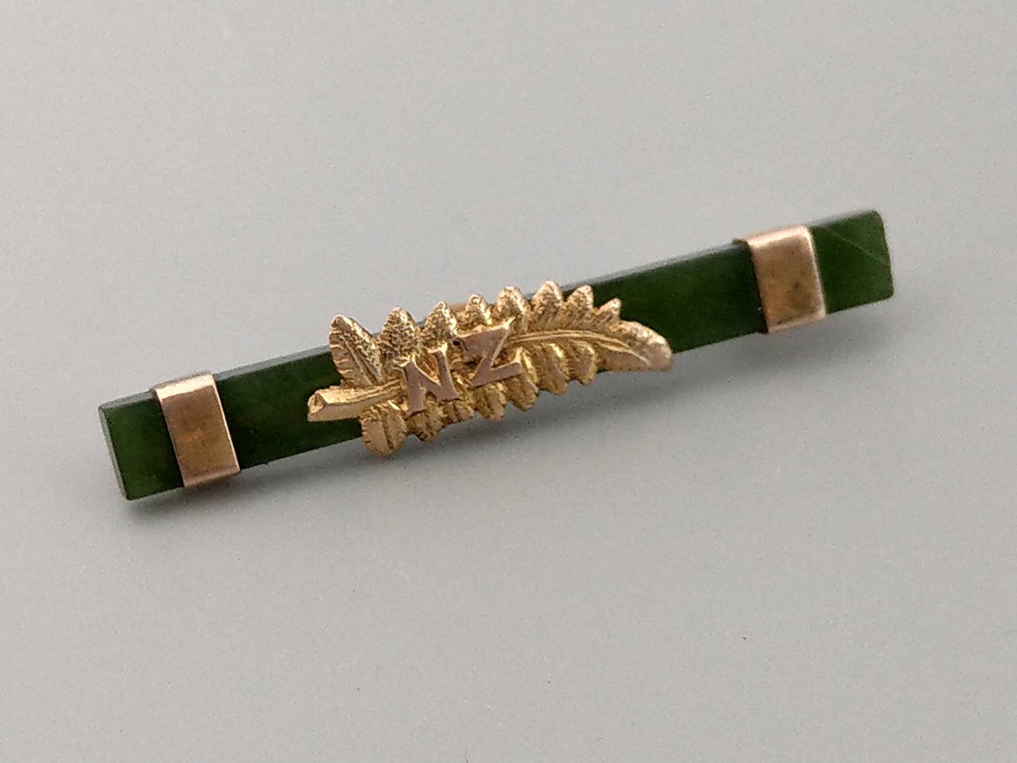 9ct Gold New Zealand Jade bar Brooch with Fern