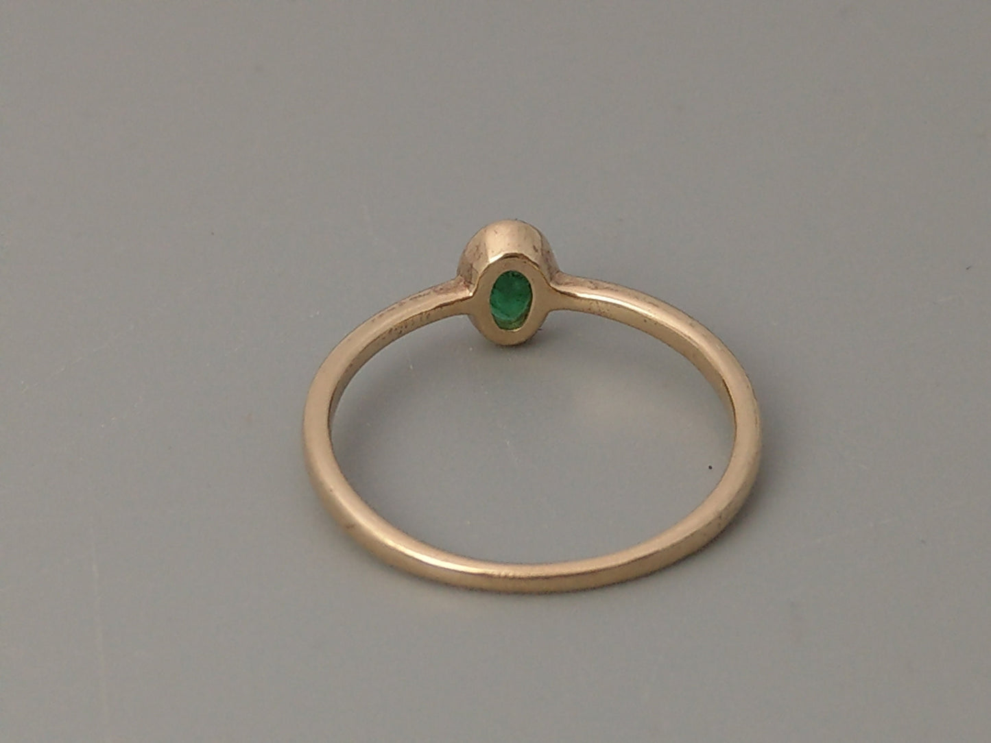 Vintage 9ct gold Delicate ring with Emerald oval cut