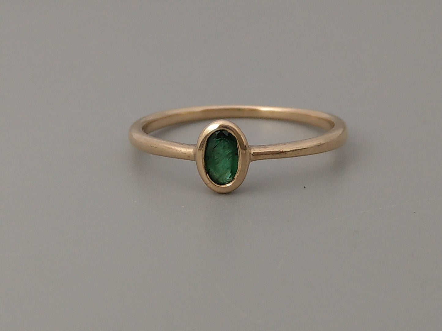 Prohibition Gems - Vintage 9ct gold Delicate ring with Emerald oval cut